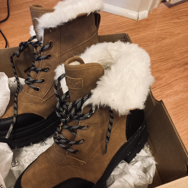 Winter boots thumbnail