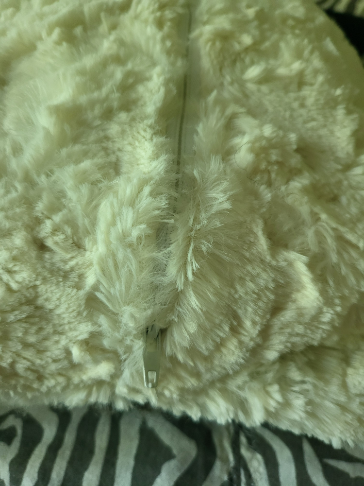 decorative pillow ⚽️ image indicator(9)