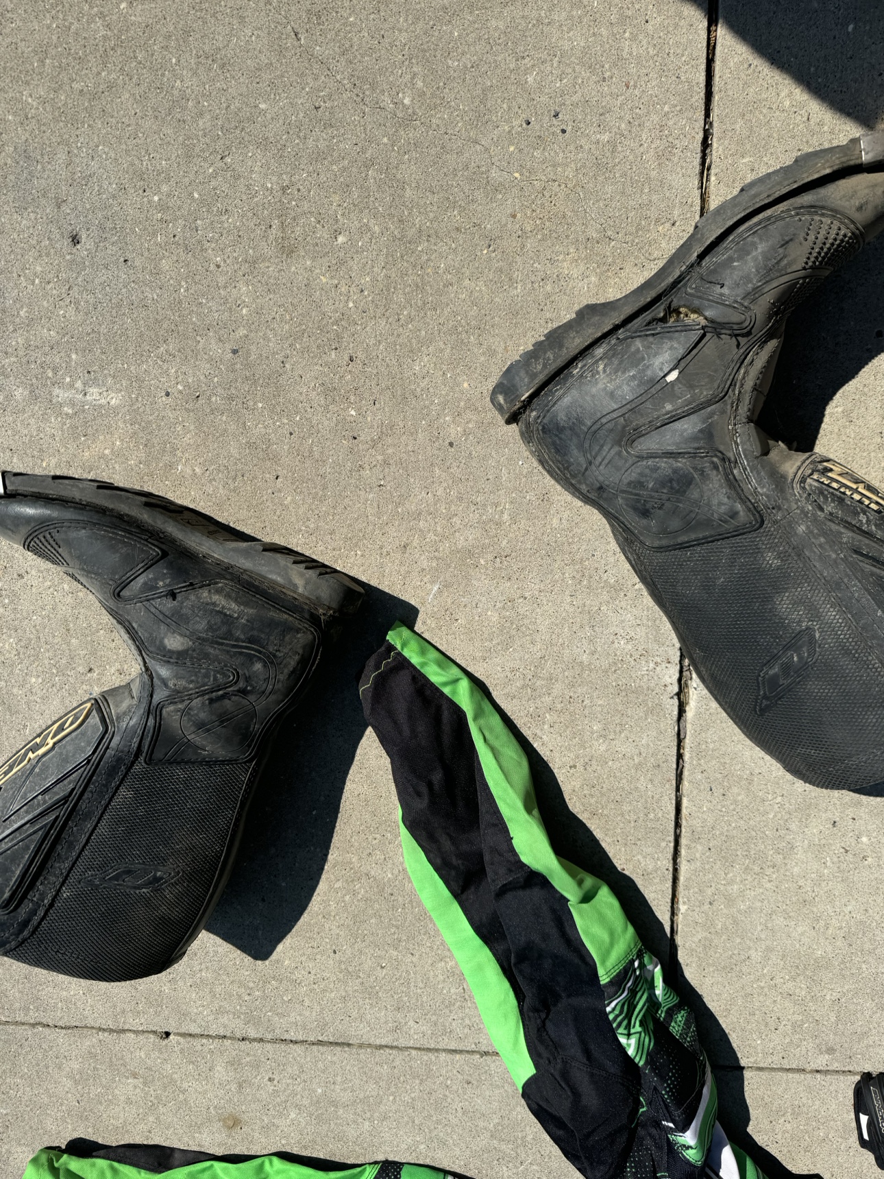 Dirt biking Helmet , pants jersey gloves and boots - photo 3