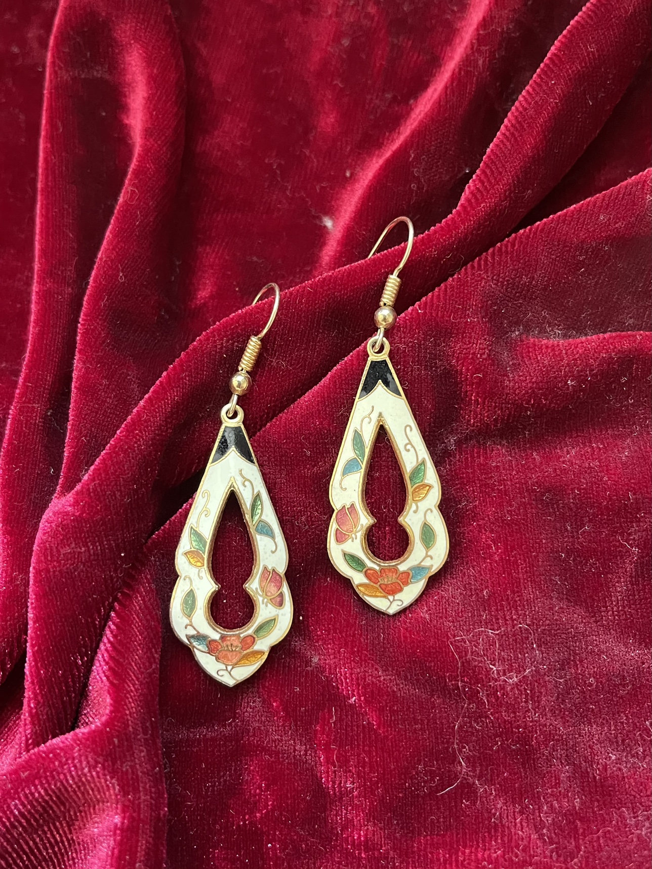 Vintage earrings thumbnail