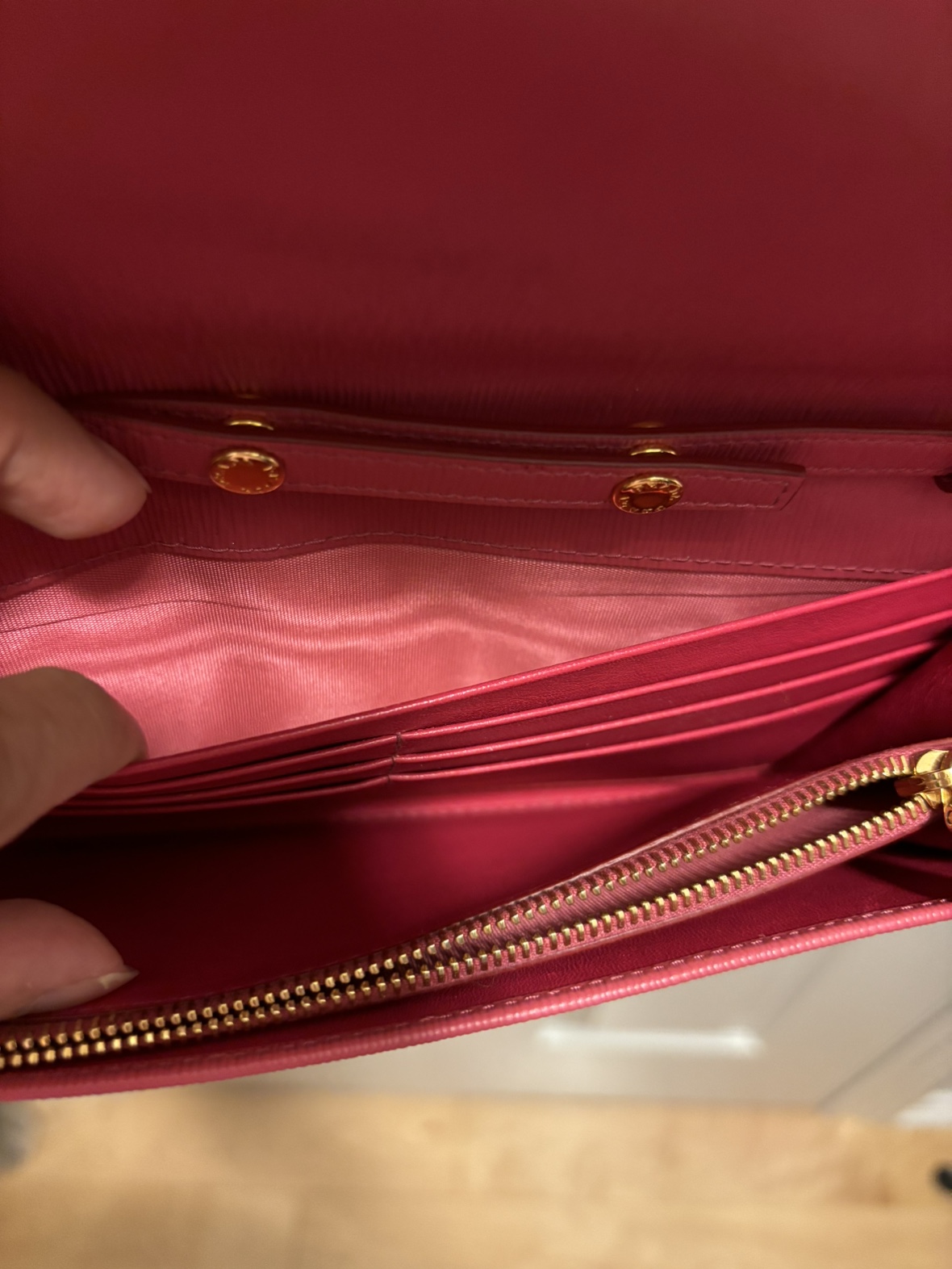 Prada wallet on chain (Authentic) image indicator(10)