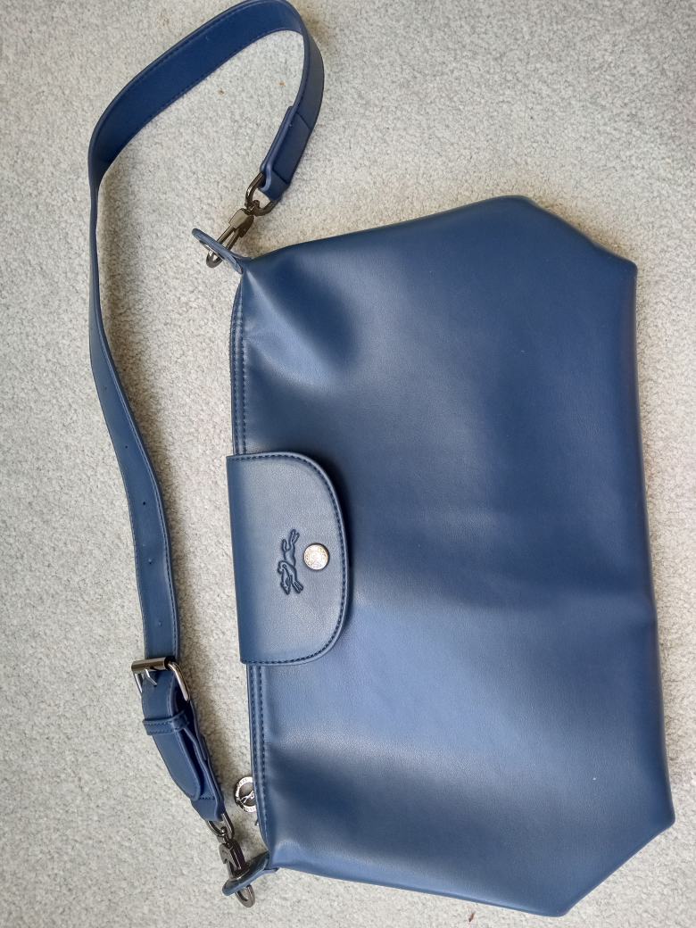 Longchamp purse image indicator(2)