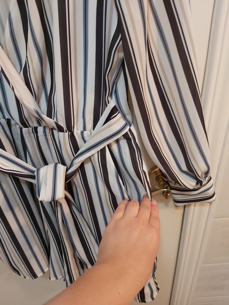 White Romper With Stripes Size Medium (M) image indicator(4)