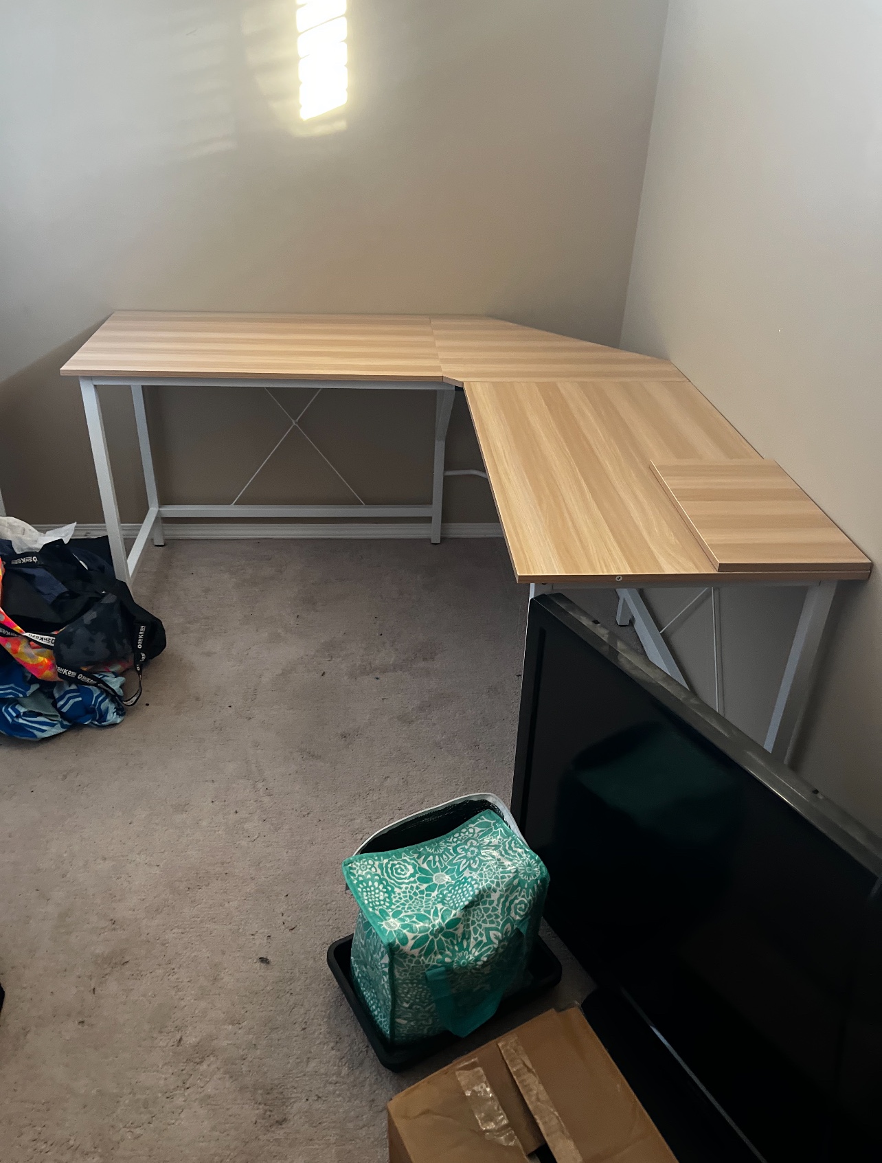 Corner computer desk