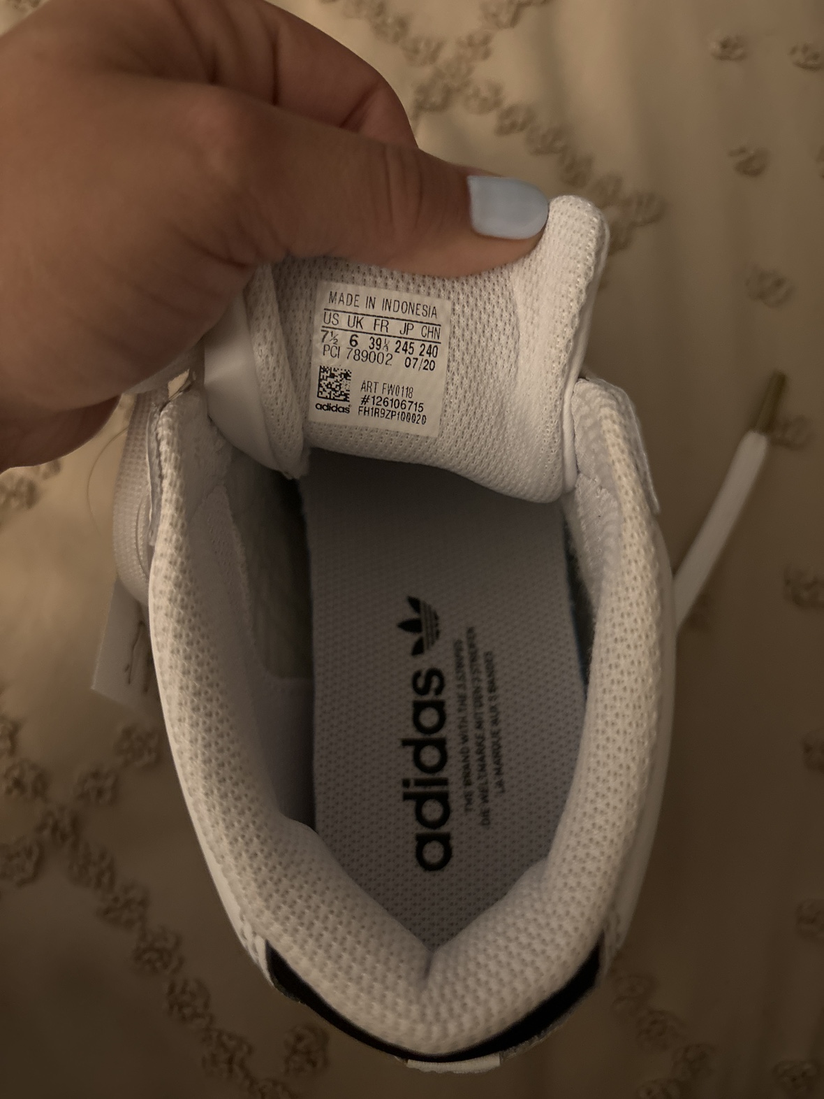 Women’s Adidas Superstars (high top) image indicator(3)