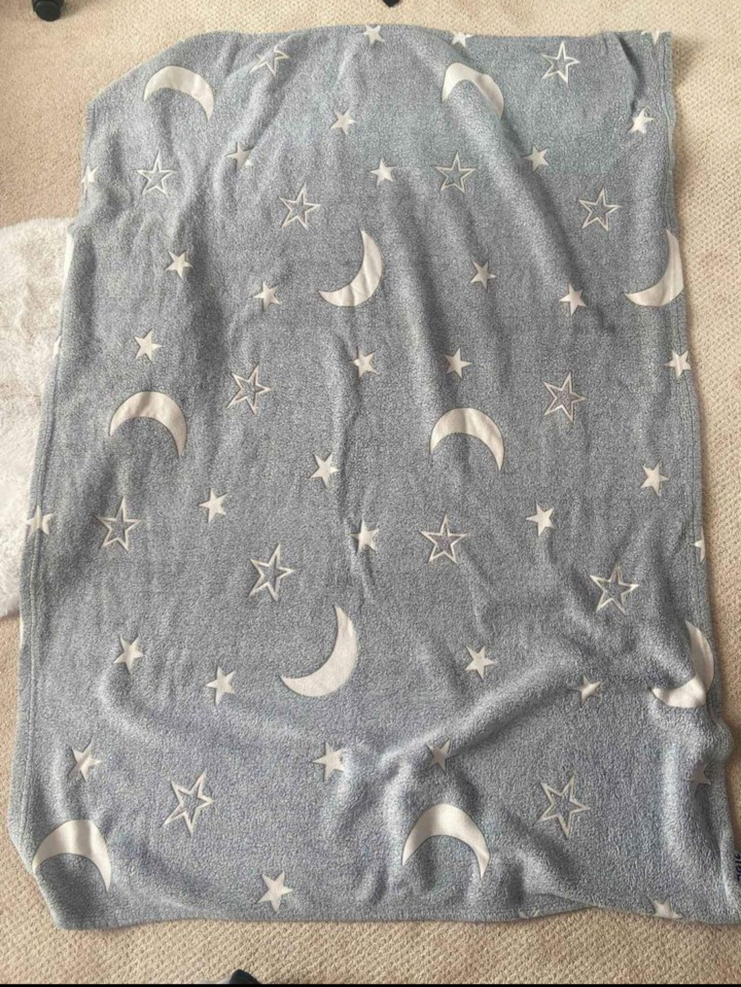blanket and cushion - photo 2