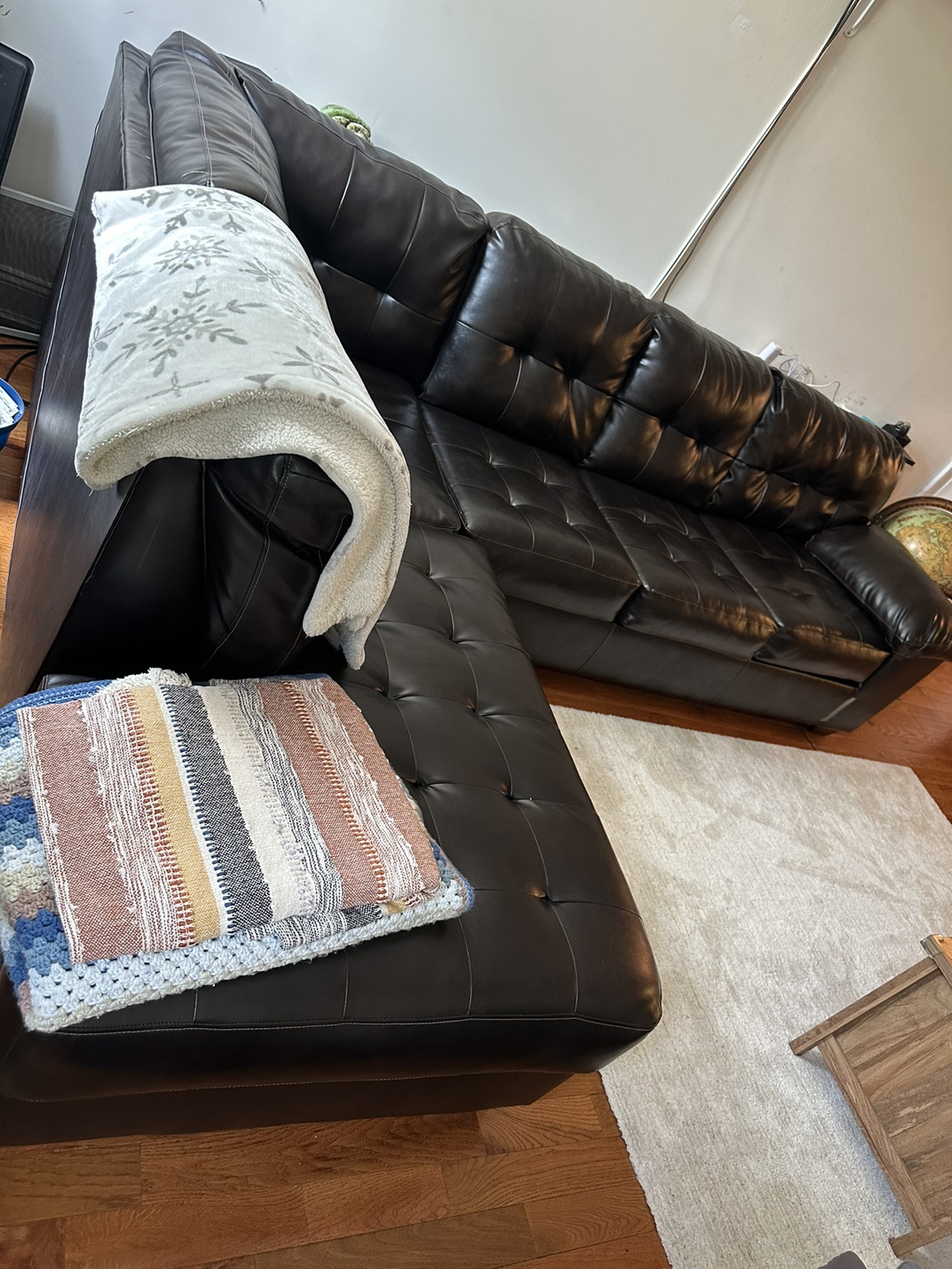 Sectional couch - photo 3