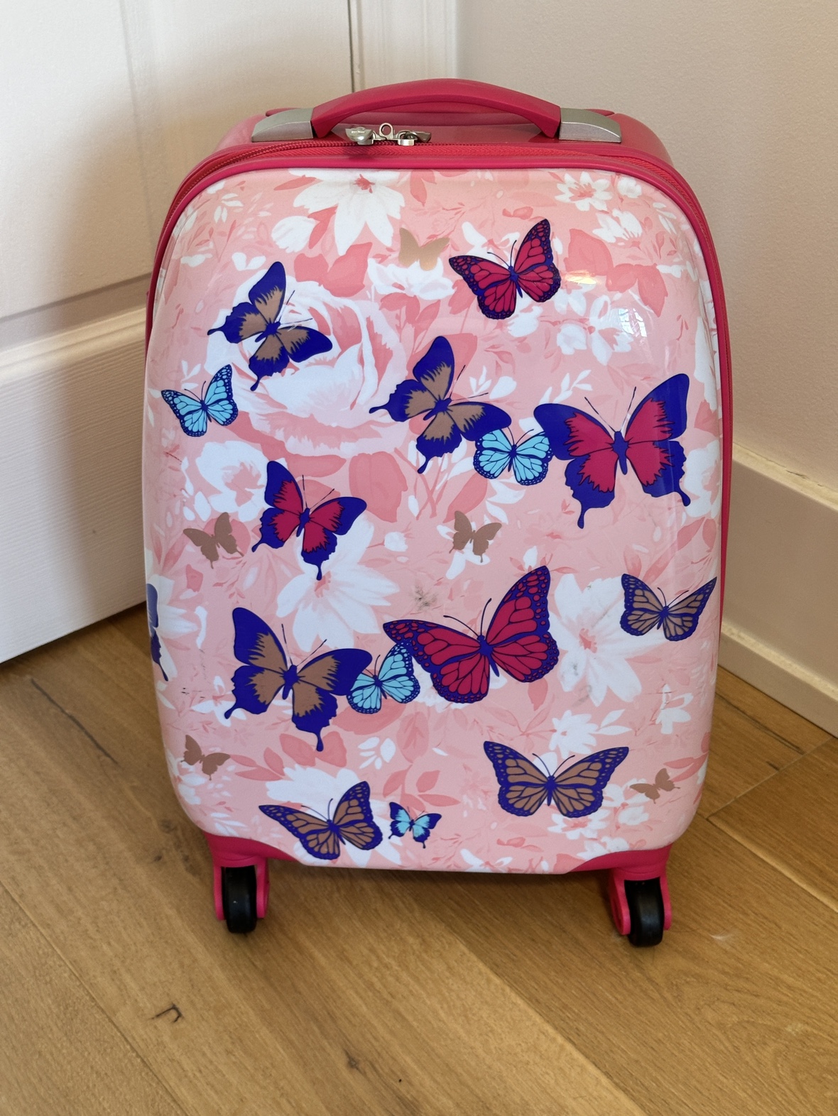 Heys kids spinner luggage 18” carry on
