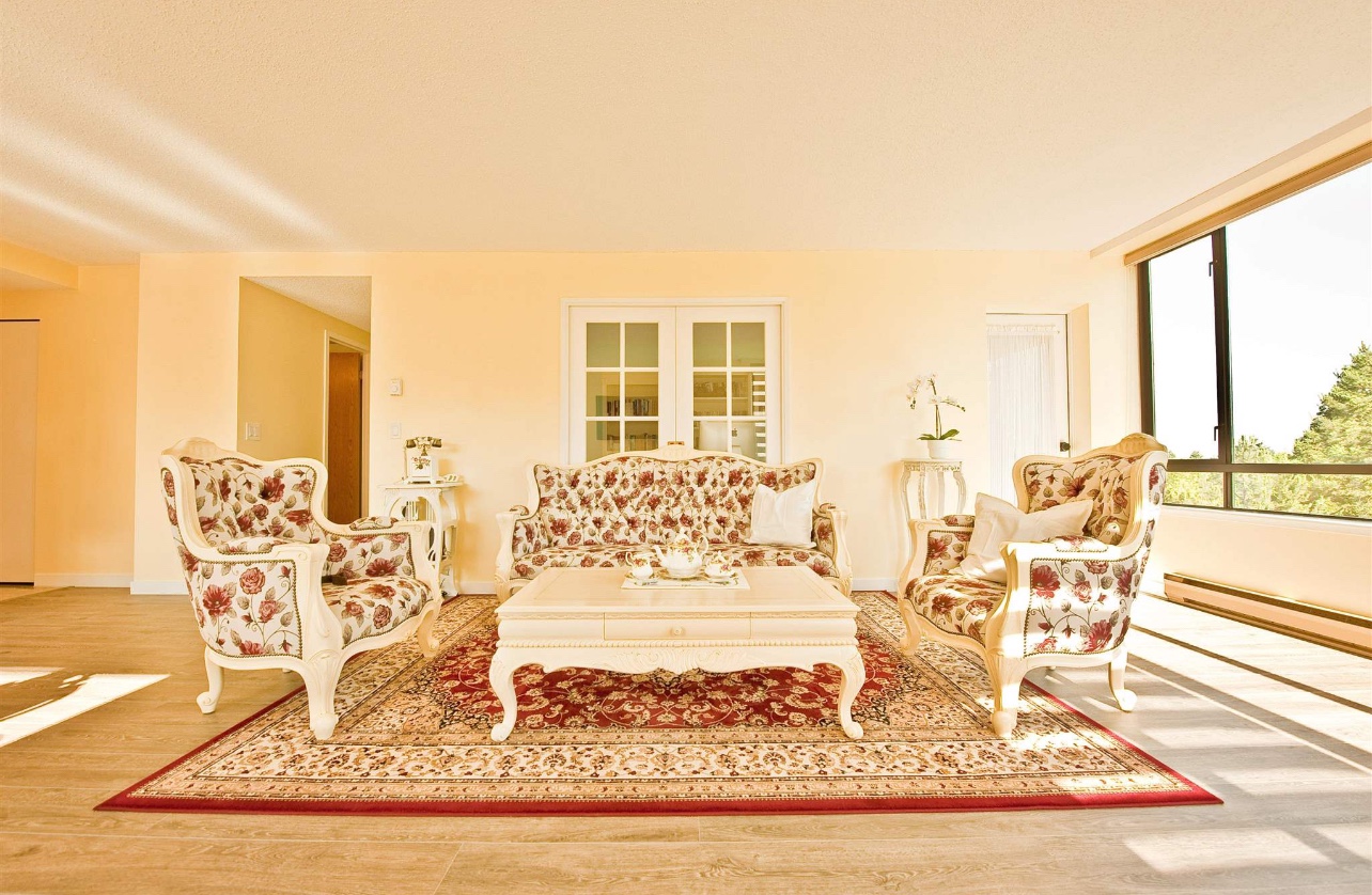 Sofa set with coffee table