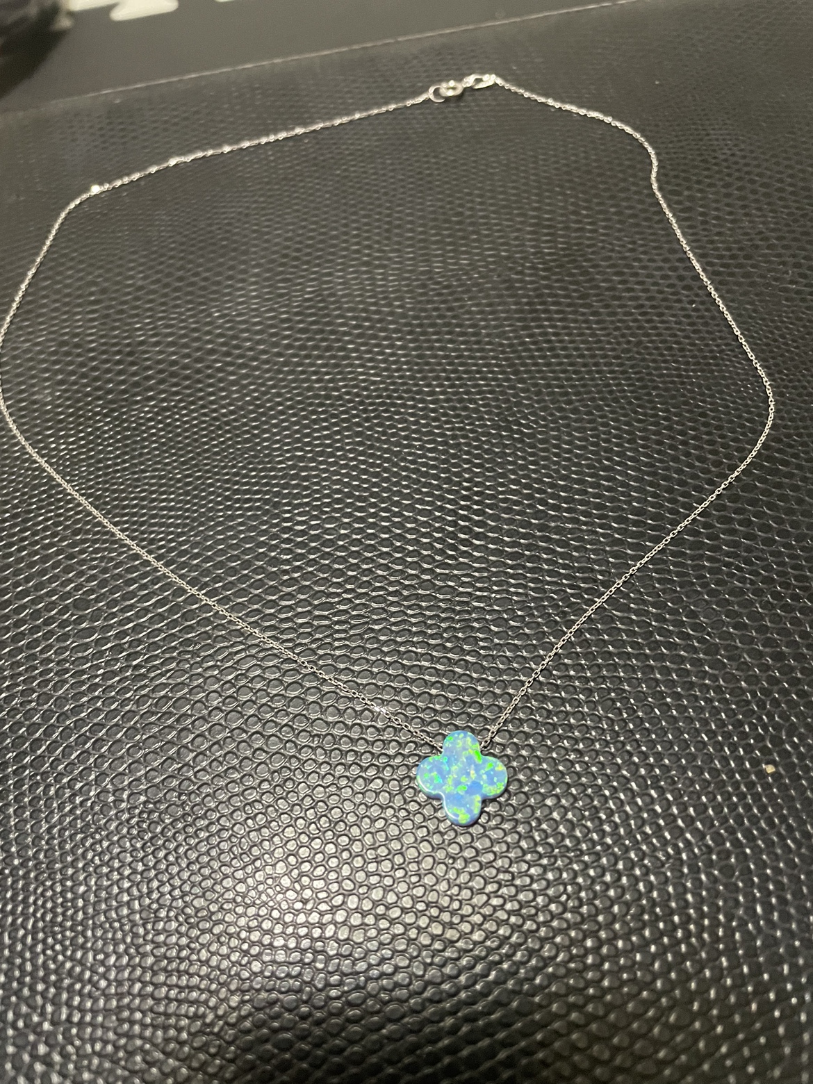 Silver clover necklace