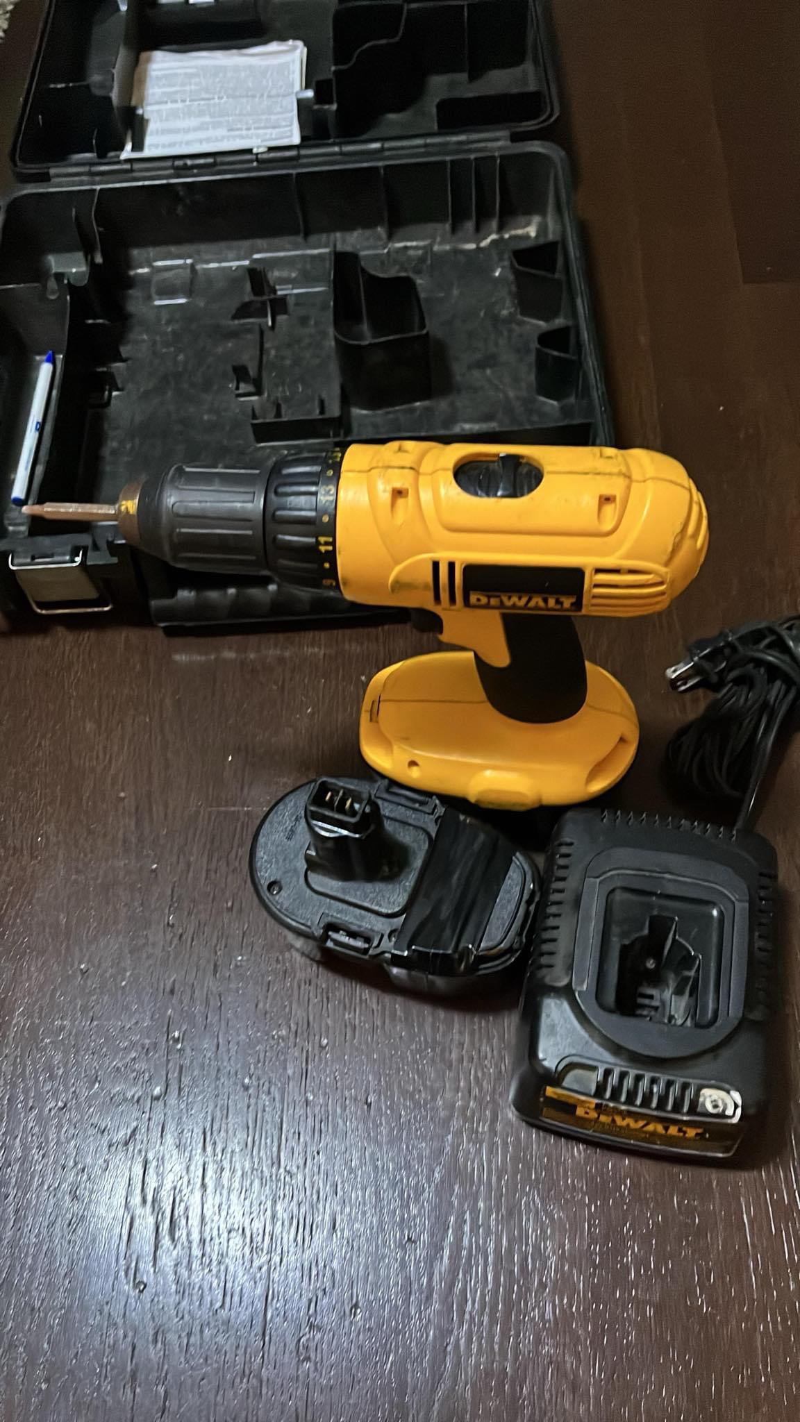 Dewalt 18V Cordless Drill - photo 2