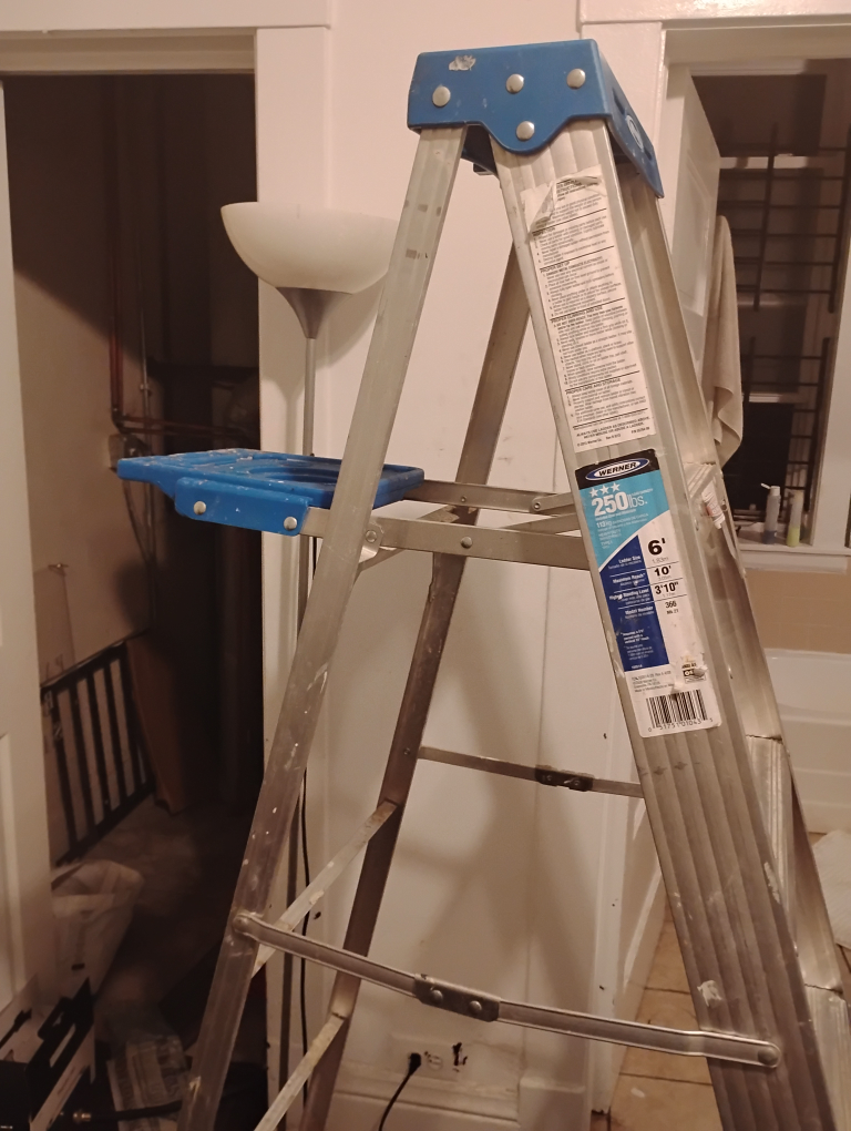 Werner 6-ft aluminum step ladder - photo 2