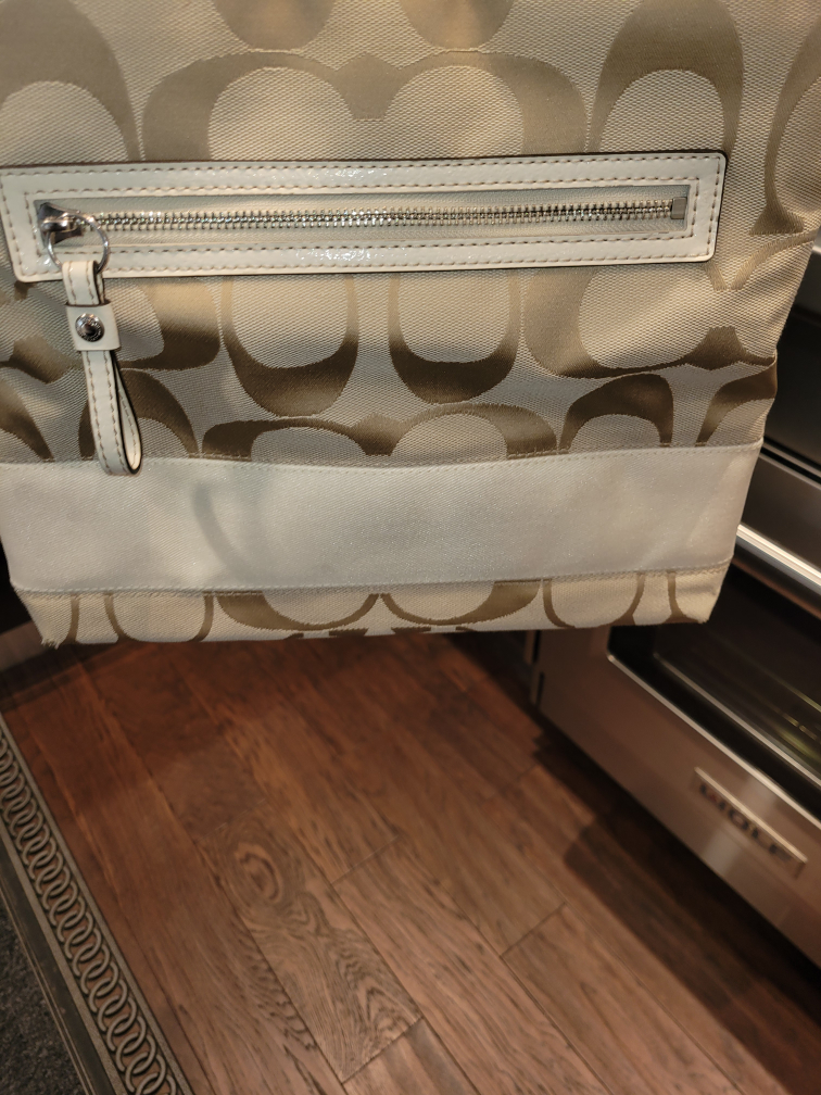 Coach Crossbody Purse **IN EXCELLENT CONDITION** - photo 4
