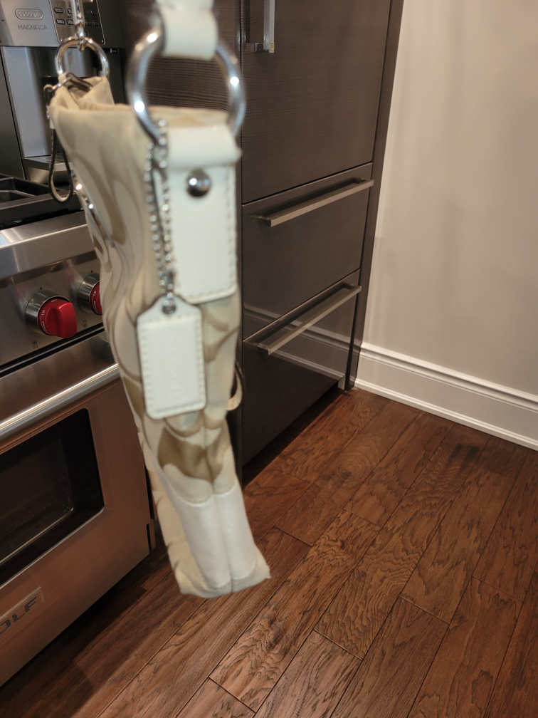 Coach Crossbody Purse **IN EXCELLENT CONDITION** image indicator(5)