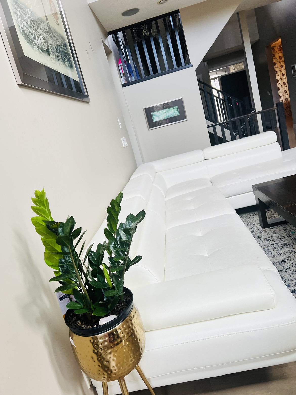 L Shaped sectional Sofa in excellent condition. - photo 2