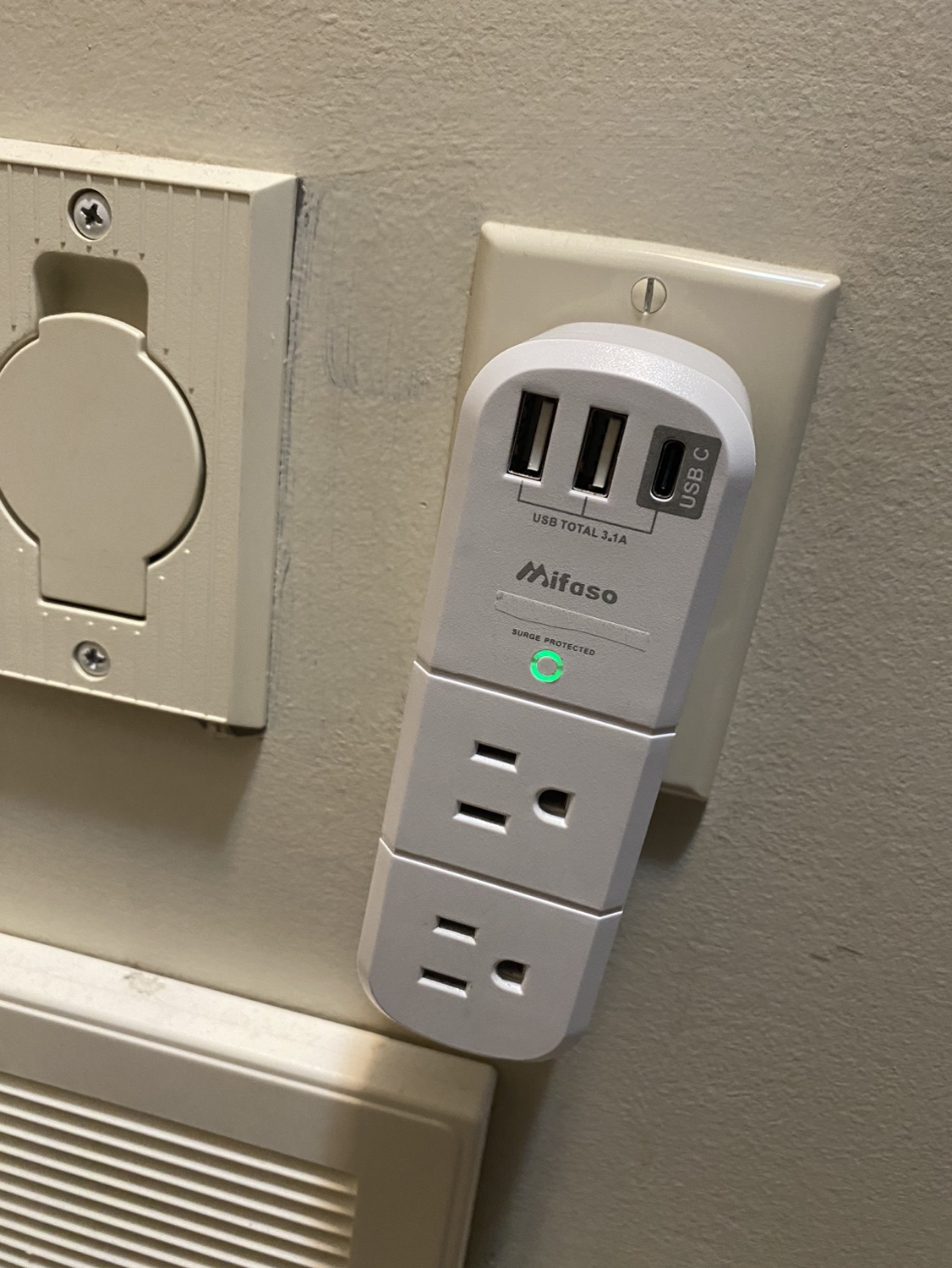 USB Outlet Extender Surge Protector