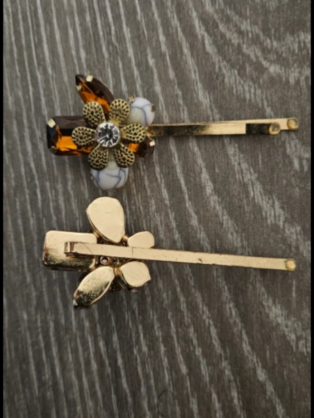 🥕  Pair of Hairpins image indicator(2)