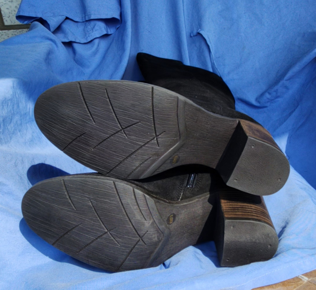 Womens Knee High Suede Boots BNIB image indicator(5)