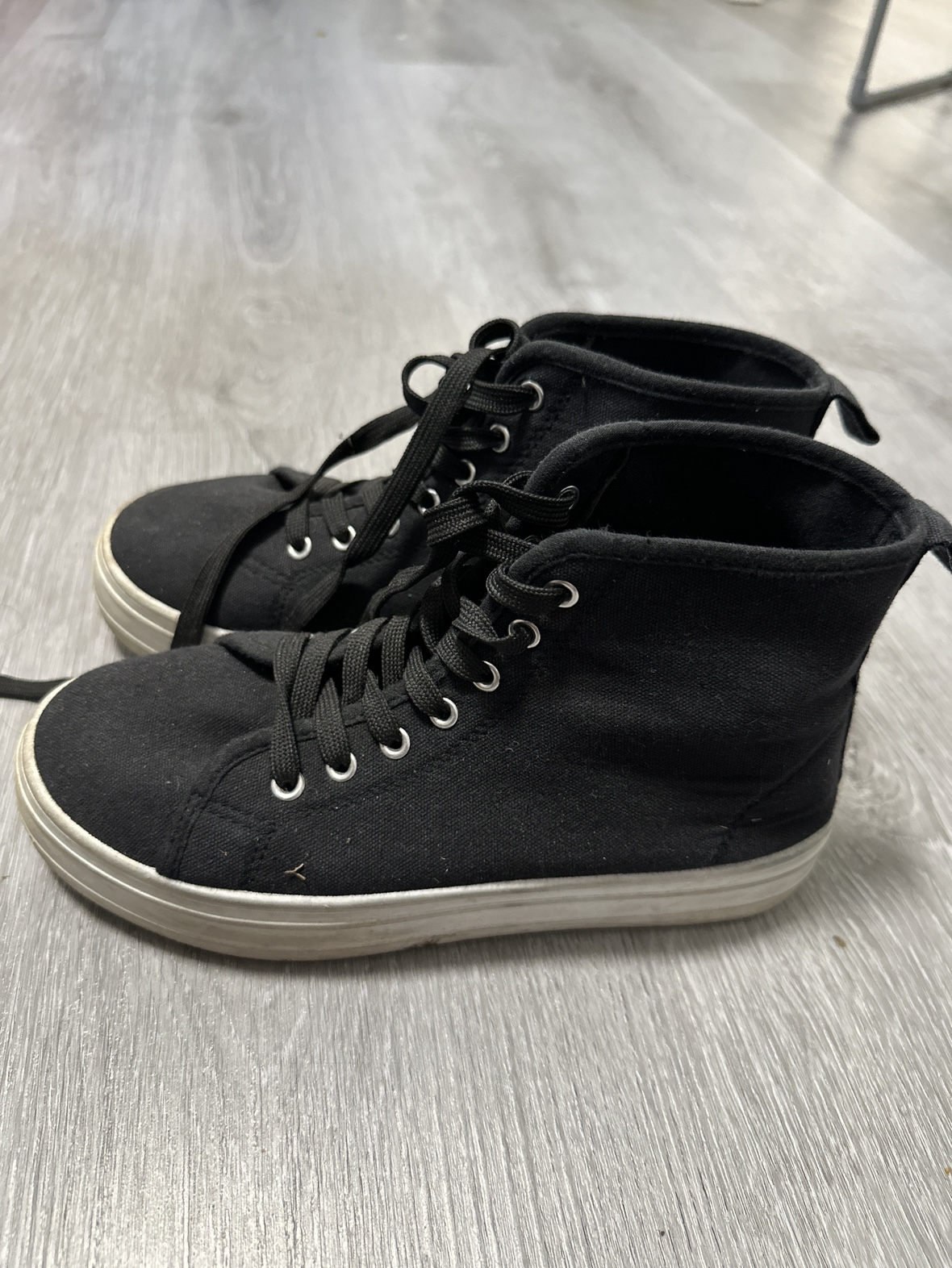Lightly used shoes - Size 6 - photo 4