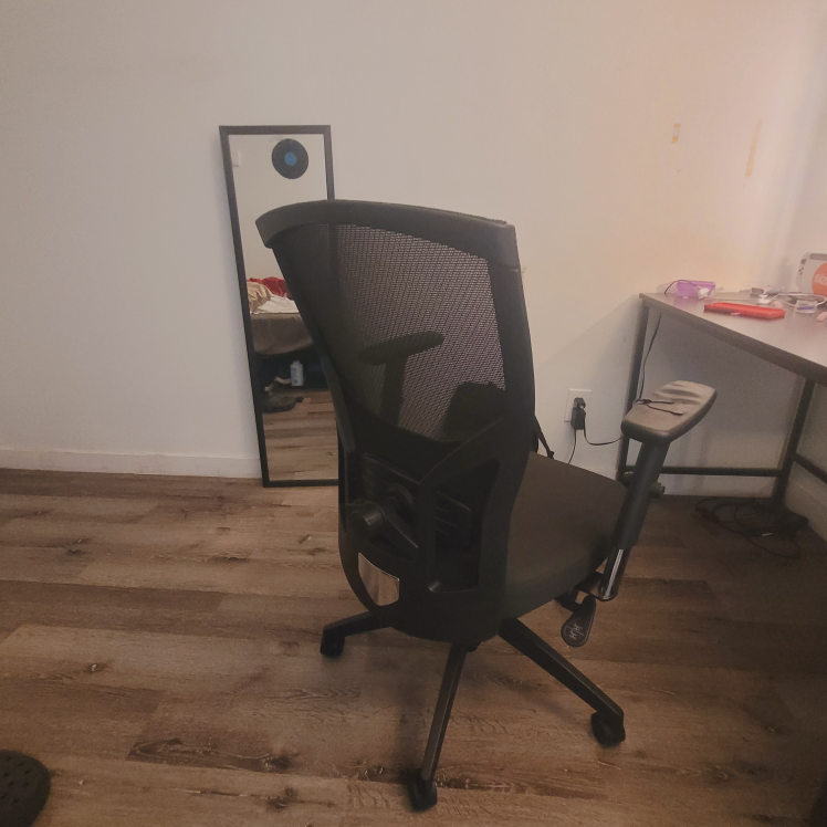 Office chair (MOVING OUT sale) thumbnail