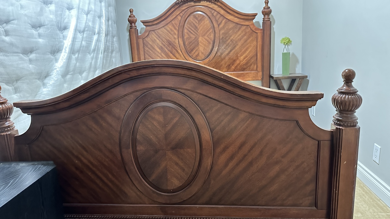 Queen Bed with 2 night stand