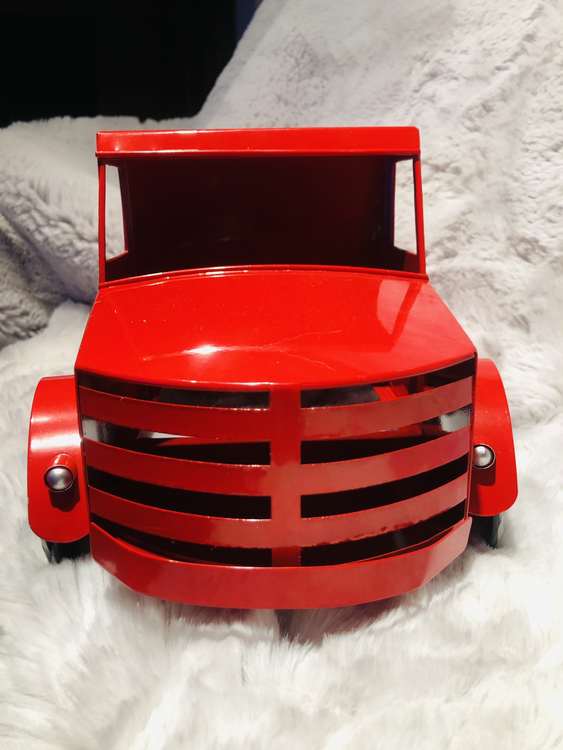 🛻 Little Red Tin Truck for a planter or…? image indicator(3)
