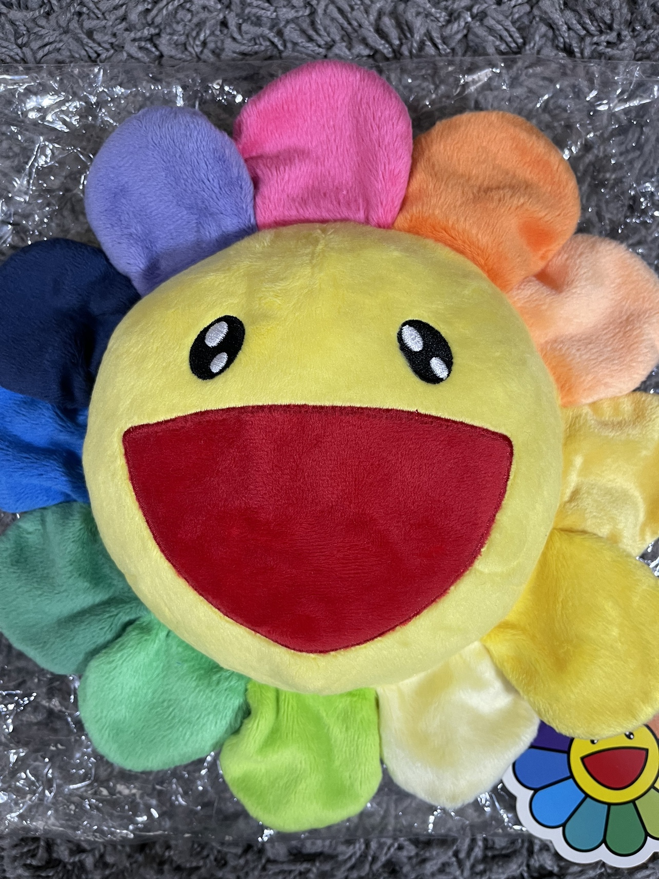 Takashi Murakami Kutakuta Flower Plush Mini Rainbow image indicator(2)