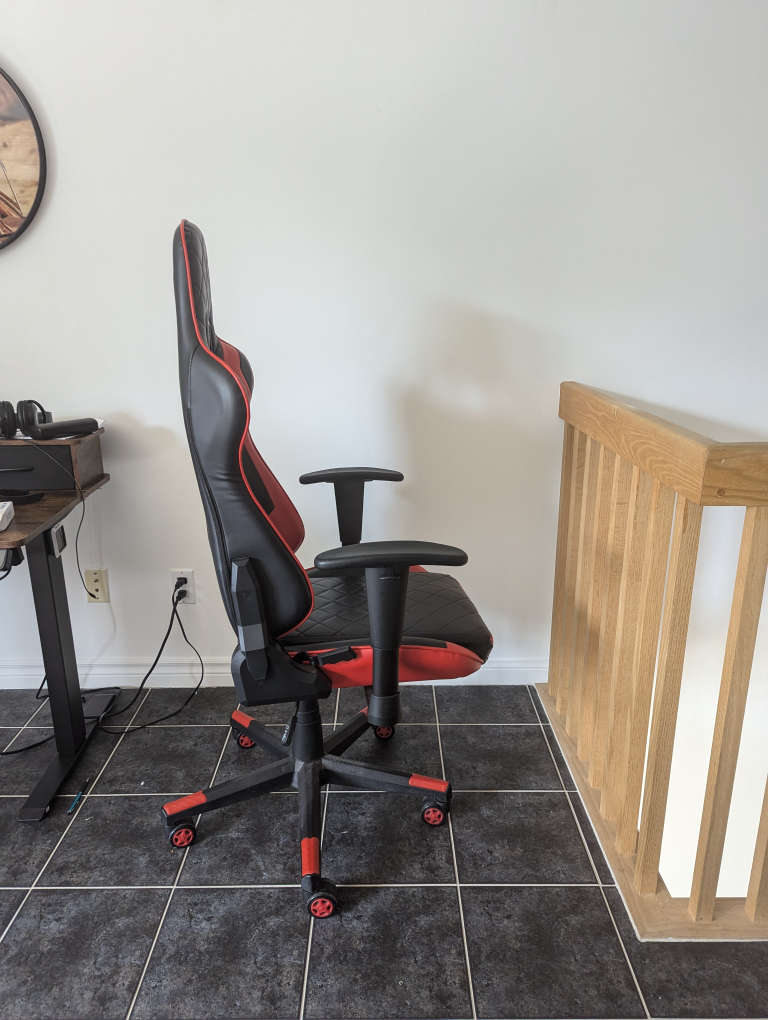 High Quality Gaming Chair, adjustable height & seating angle. - photo 3