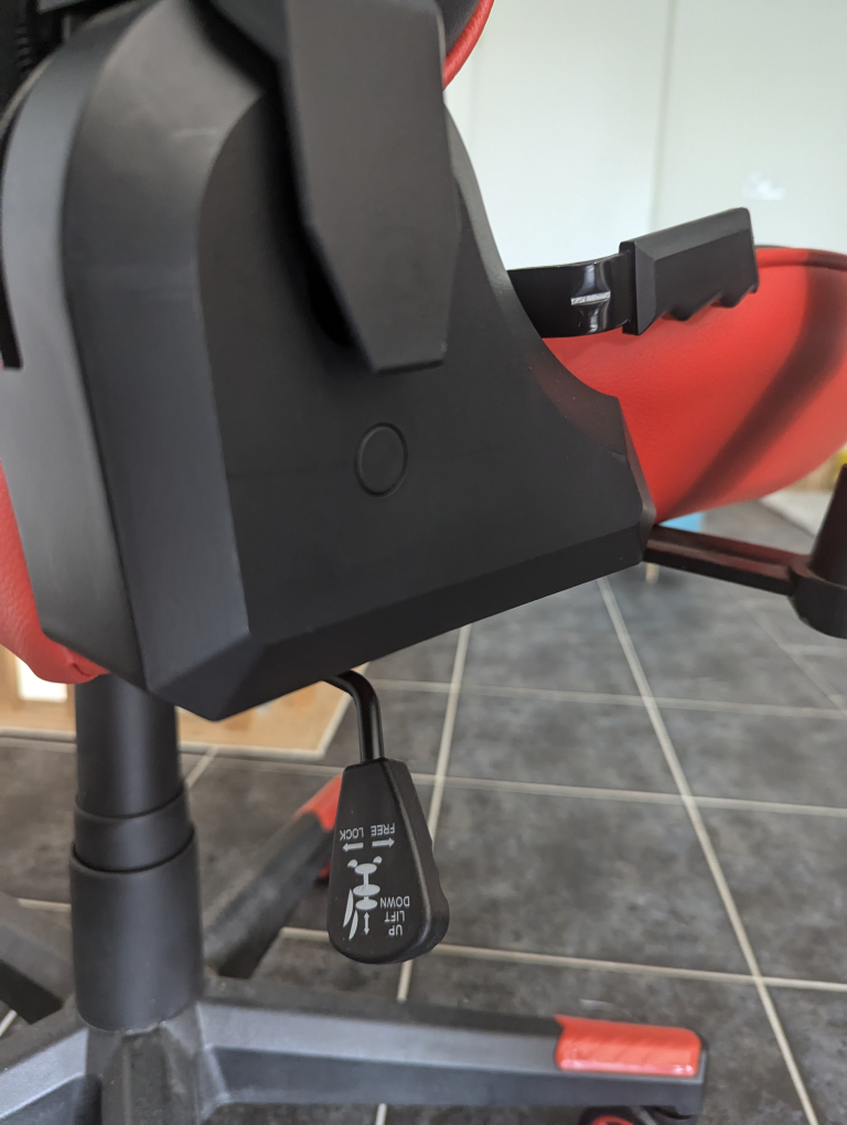 High Quality Gaming Chair, adjustable height & seating angle. - photo 4
