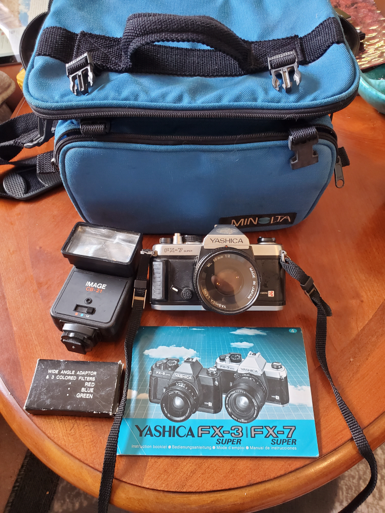 Yashica FX-7 35MM CAMERA thumbnail