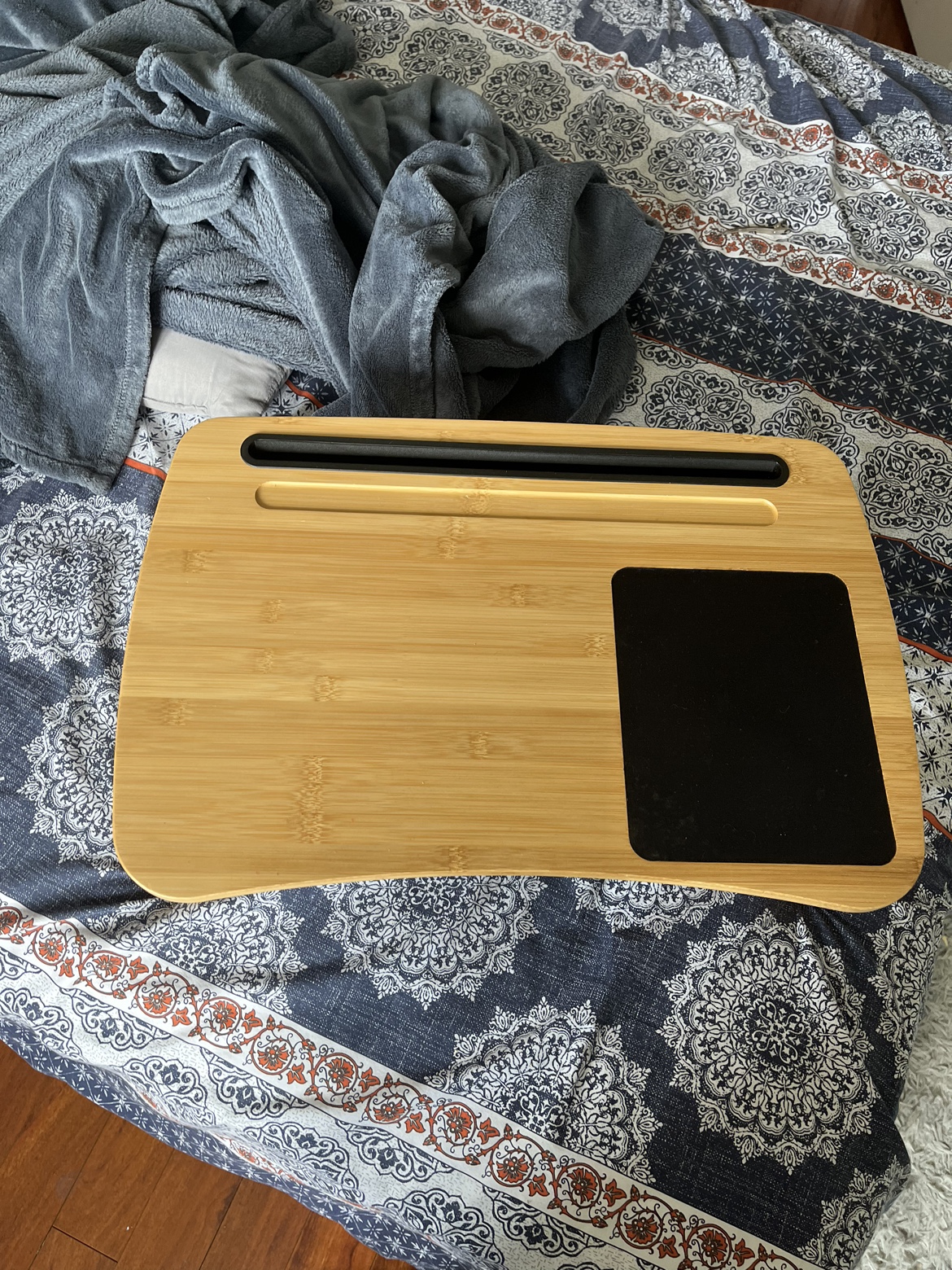 Laptop Table image indicator(2)