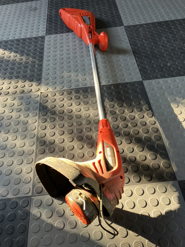Black & Decker electric grass trimmer thumbnail