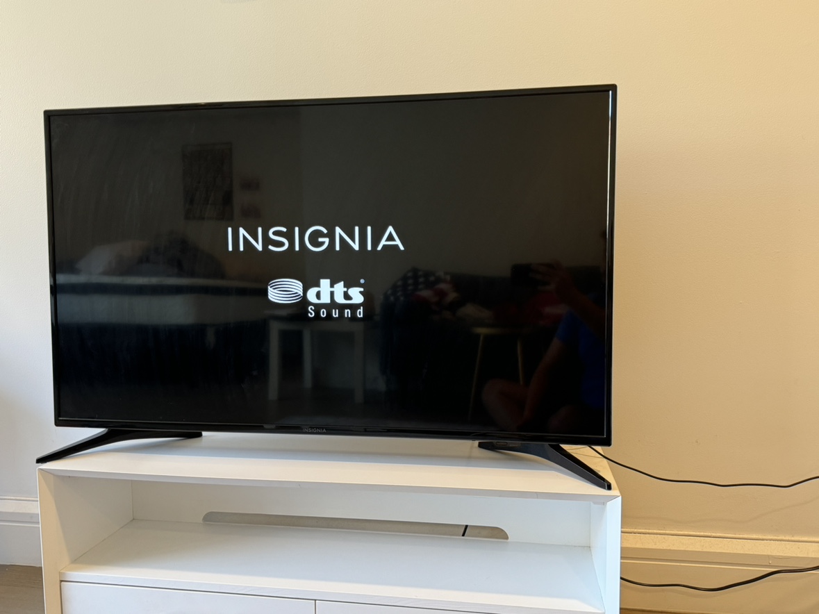 Insignia 42-inch smart TV full HD 1080p - photo 3
