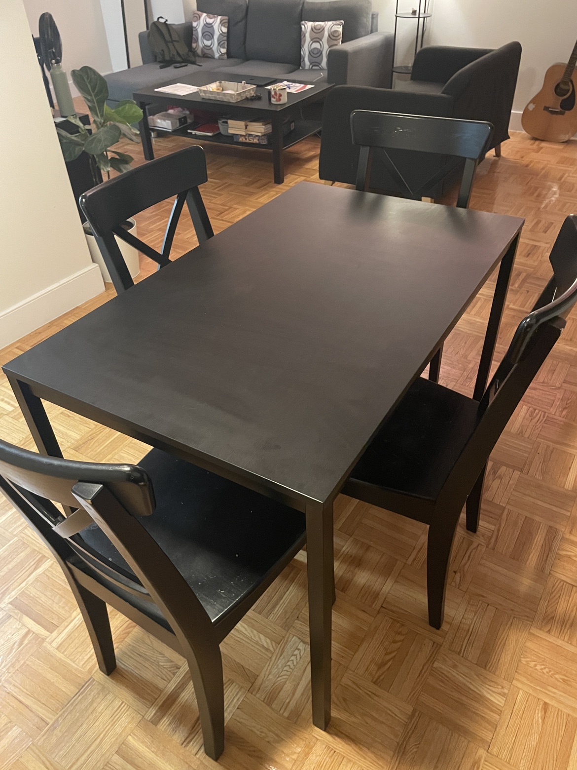 Dining table - Great condition