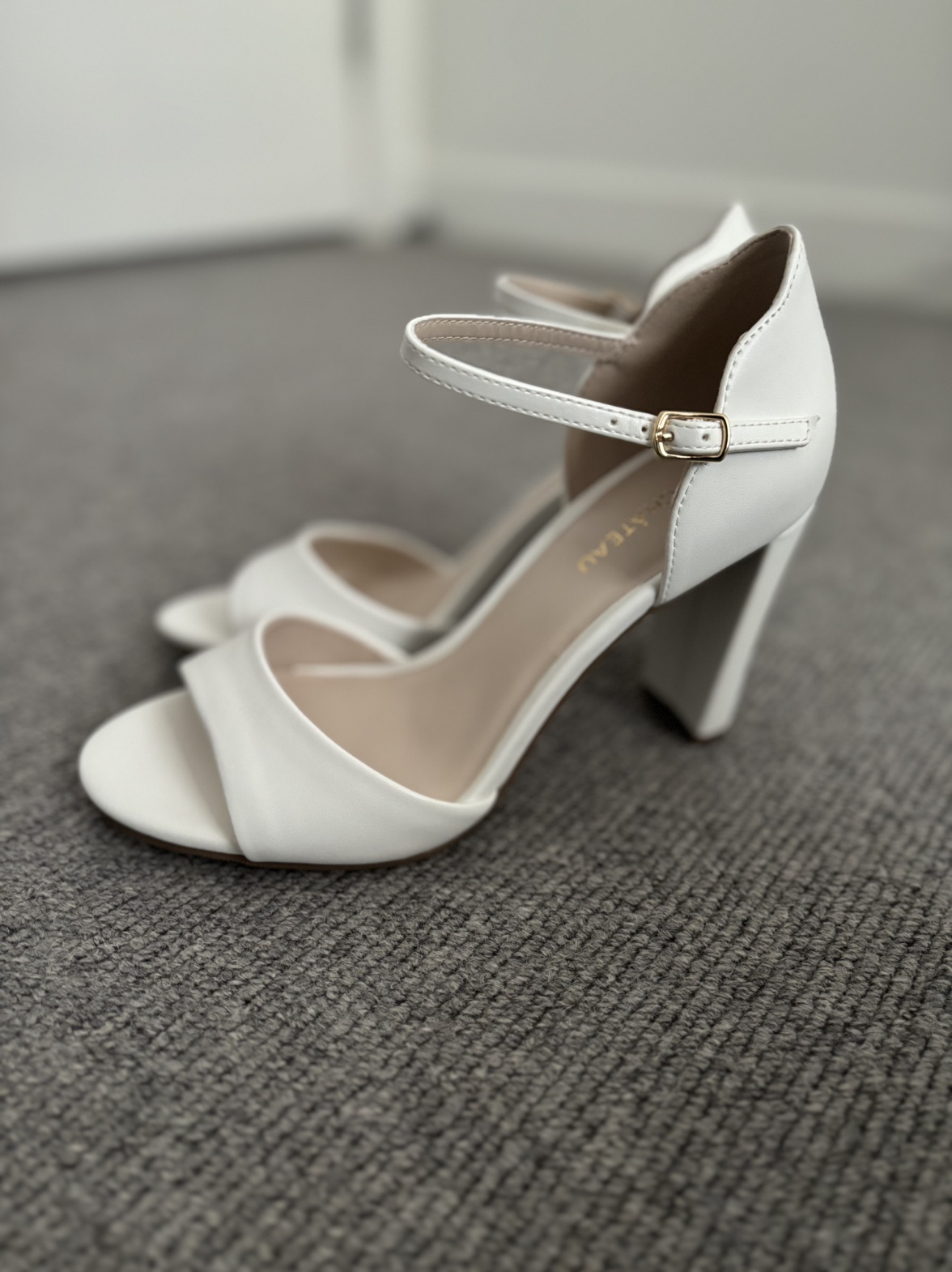 #freecycle high heels - never been worn size 6 - photo 3