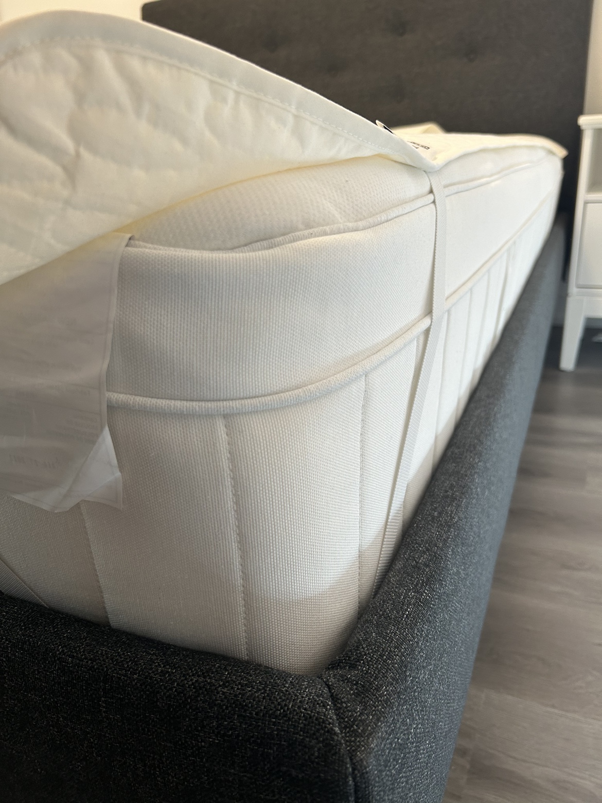 70%OFF!! Queen Size Bed frame + Mattress - photo 2
