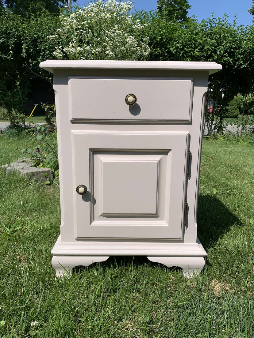 Cute Vintage Side Table