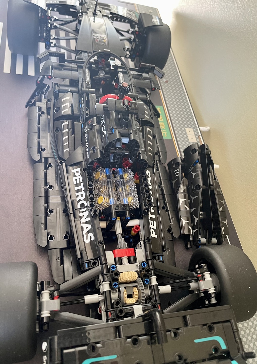 1:8 Mercedes-AMG F1 W14 E Performance Lego image indicator(4)