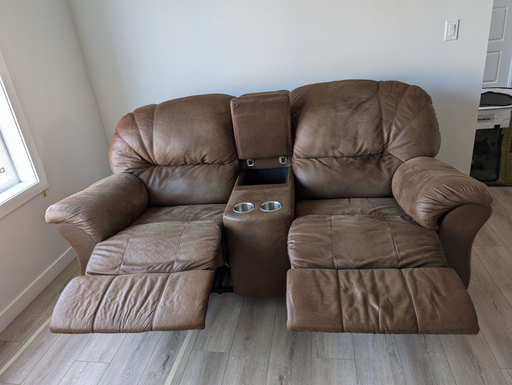 Reclining loveseat with console - photo 2