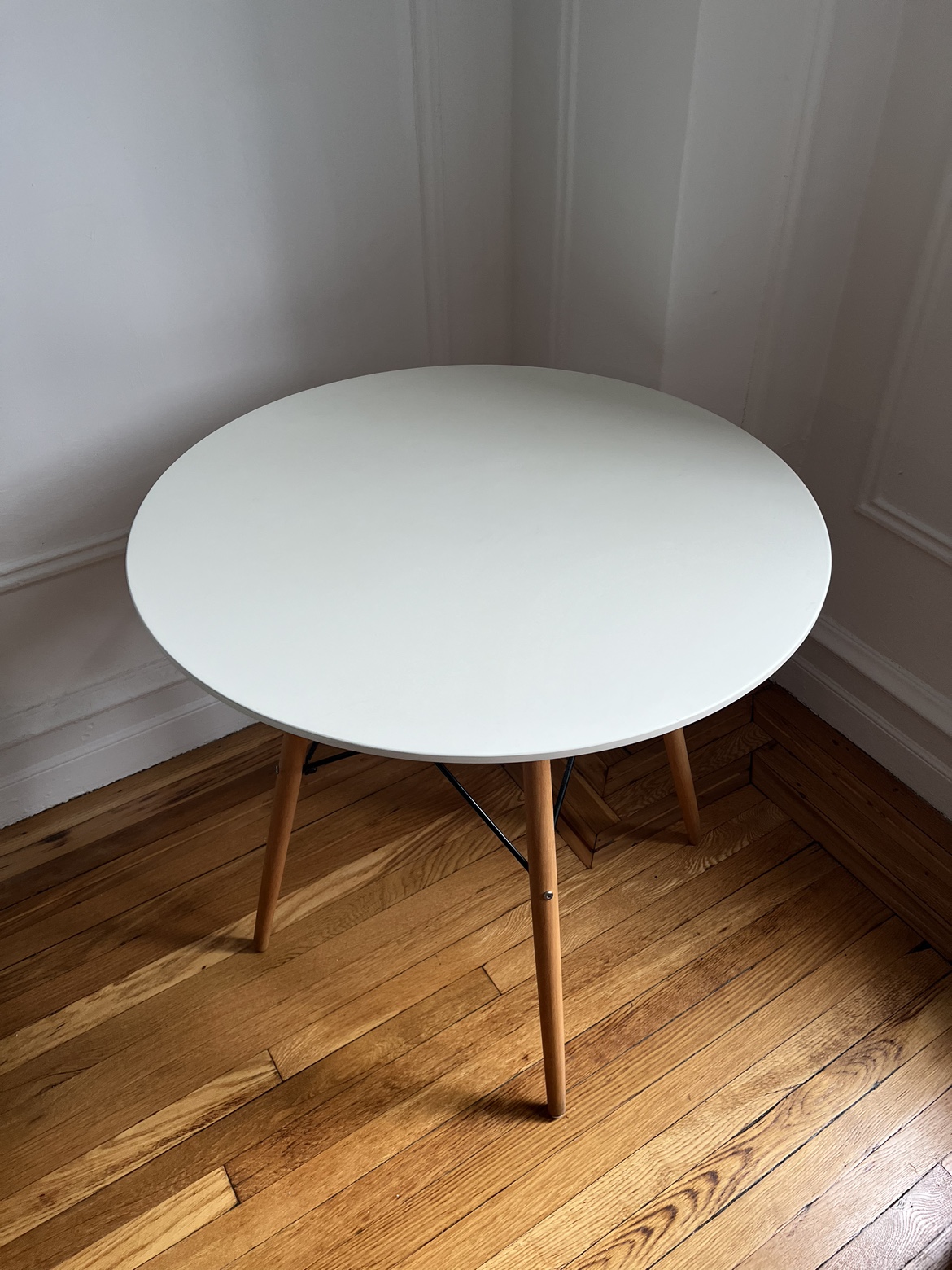 Eames White Round Table - photo 2