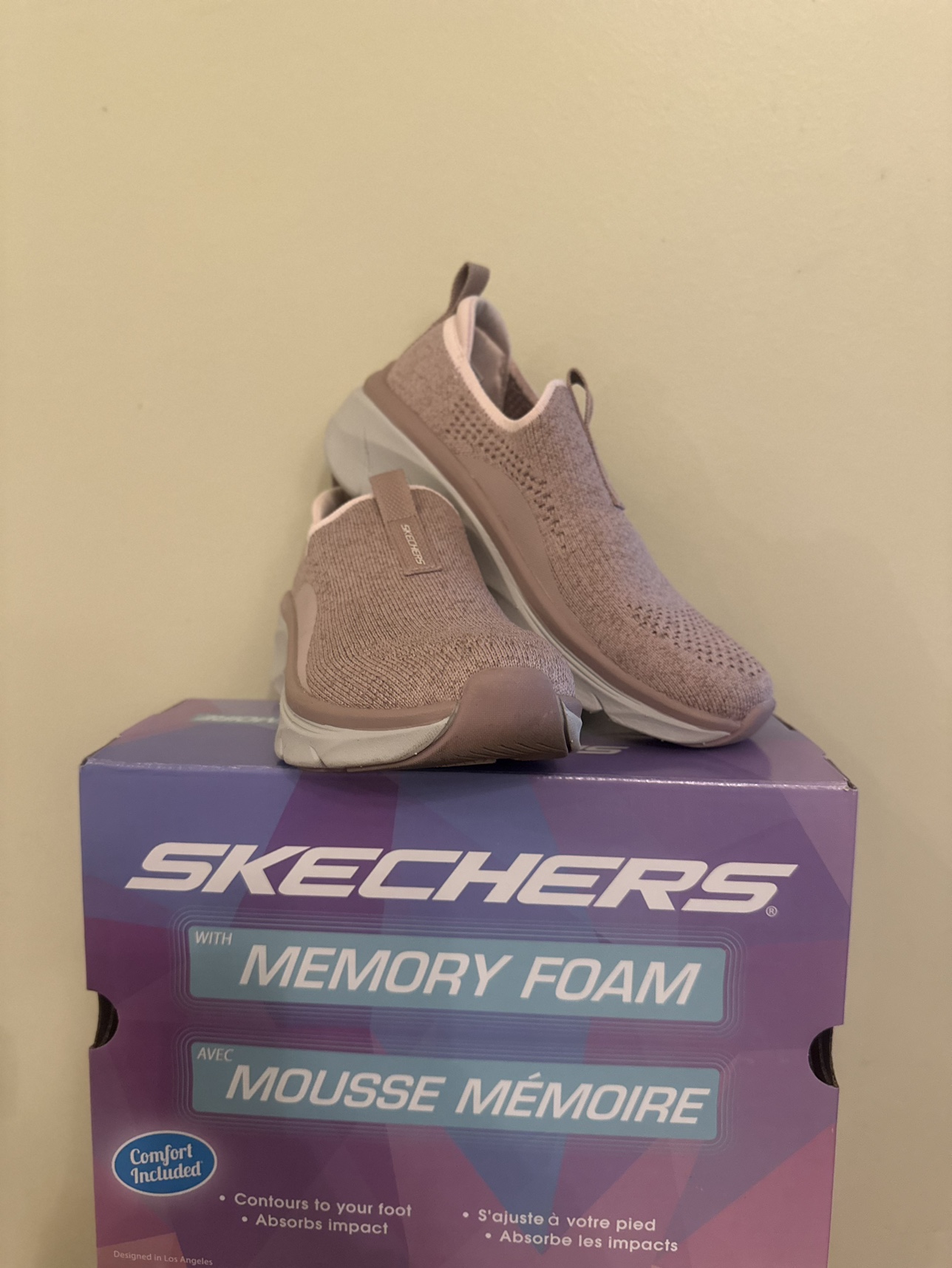 Skechers Relaxed Fit:D’Lux Walker 2.0-Bold State Sneaker(Size 6) thumbnail