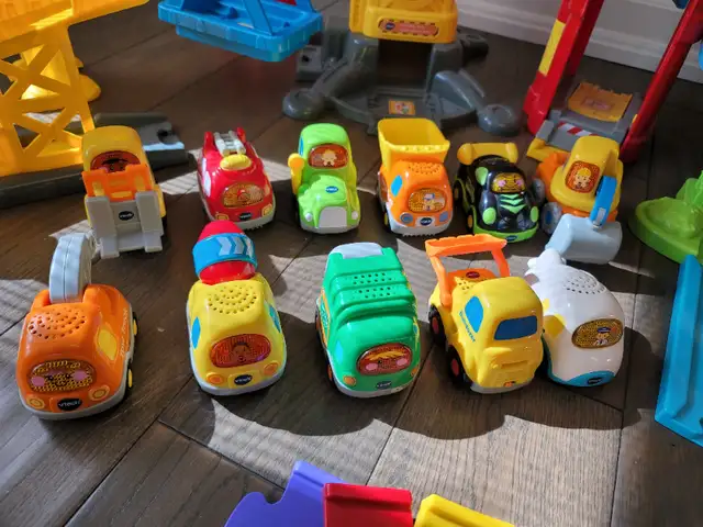 Vtech Park and Go Deluxe Garage playset - photo 3
