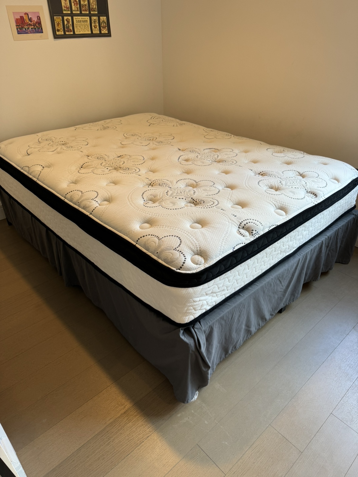 Queen mattress + frame + bed skirt - photo 2