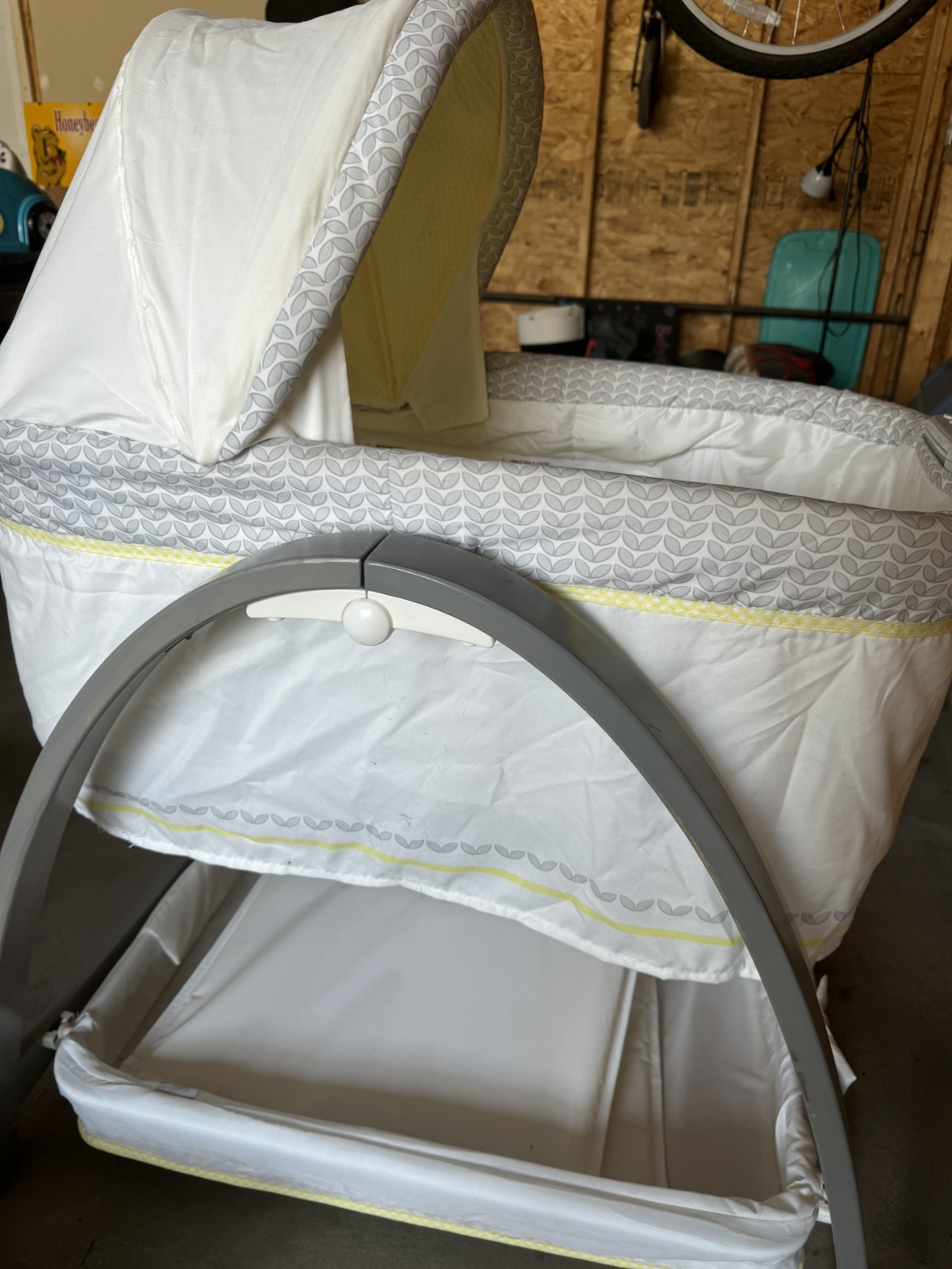 Baby Bassinet with lullaby’s and and rocking motion - photo 3