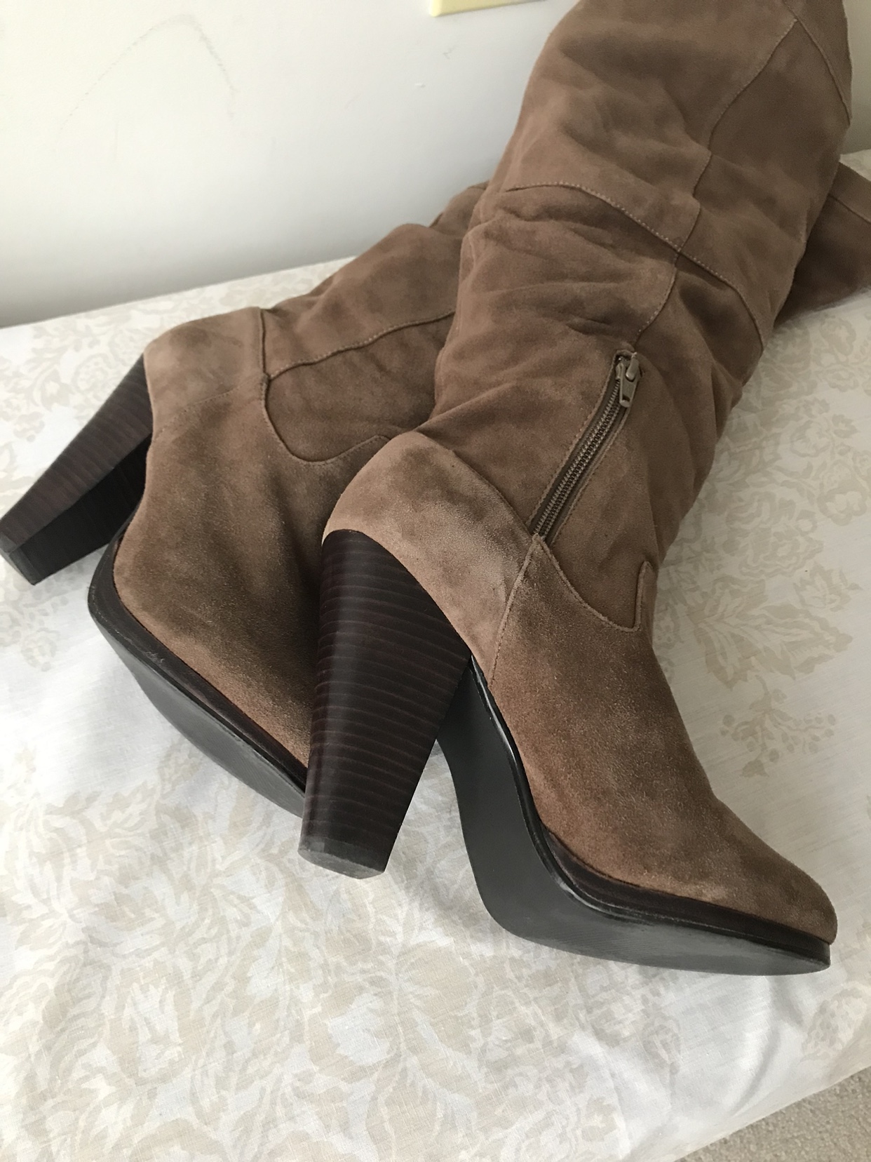 H&M faux suede boots sz 8 ⚽️ image indicator(3)