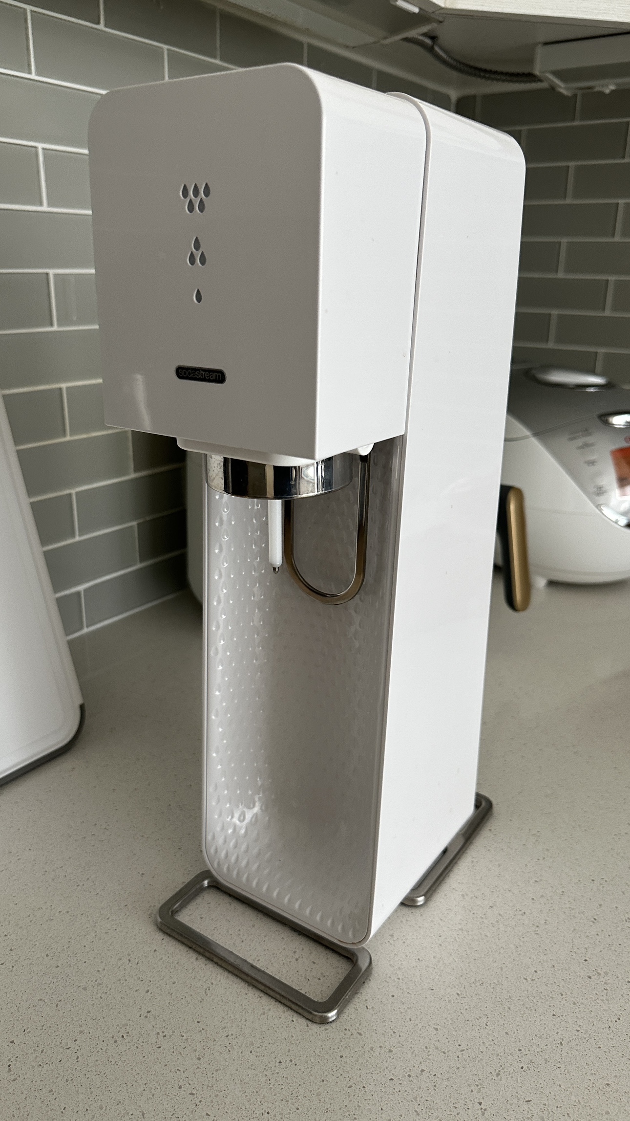 Sodastream Source with 4 Empty Cylinders