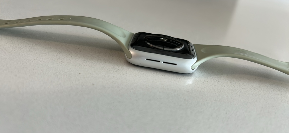 Apple Watch Series 5 w/ Free band - photo 4