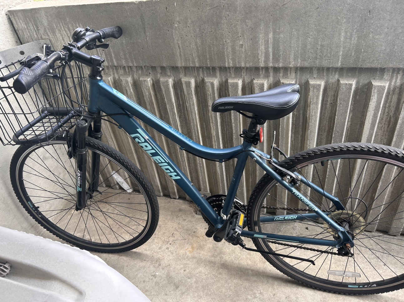 Raleigh bike aluminum bike city bike thumbnail
