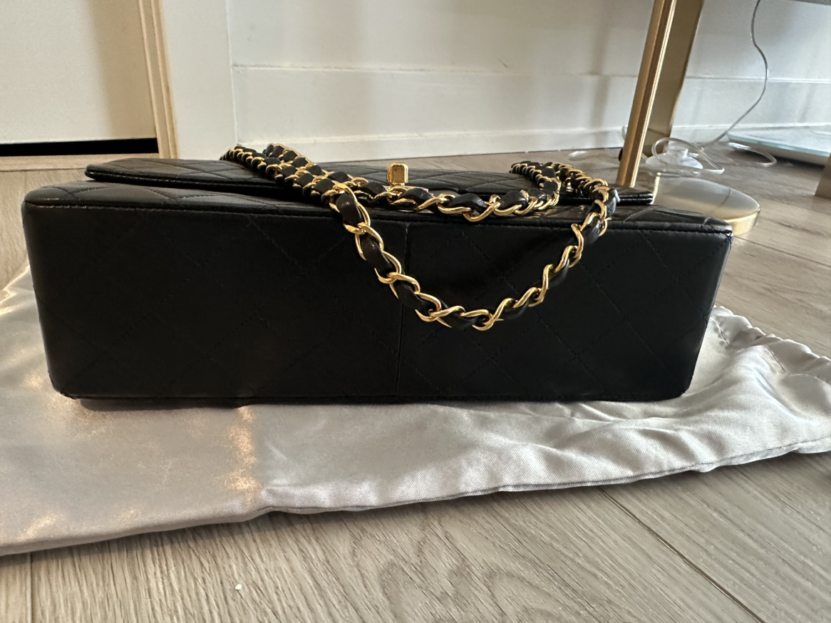 Chanel black classic flap bag (excellent condition) - photo 4