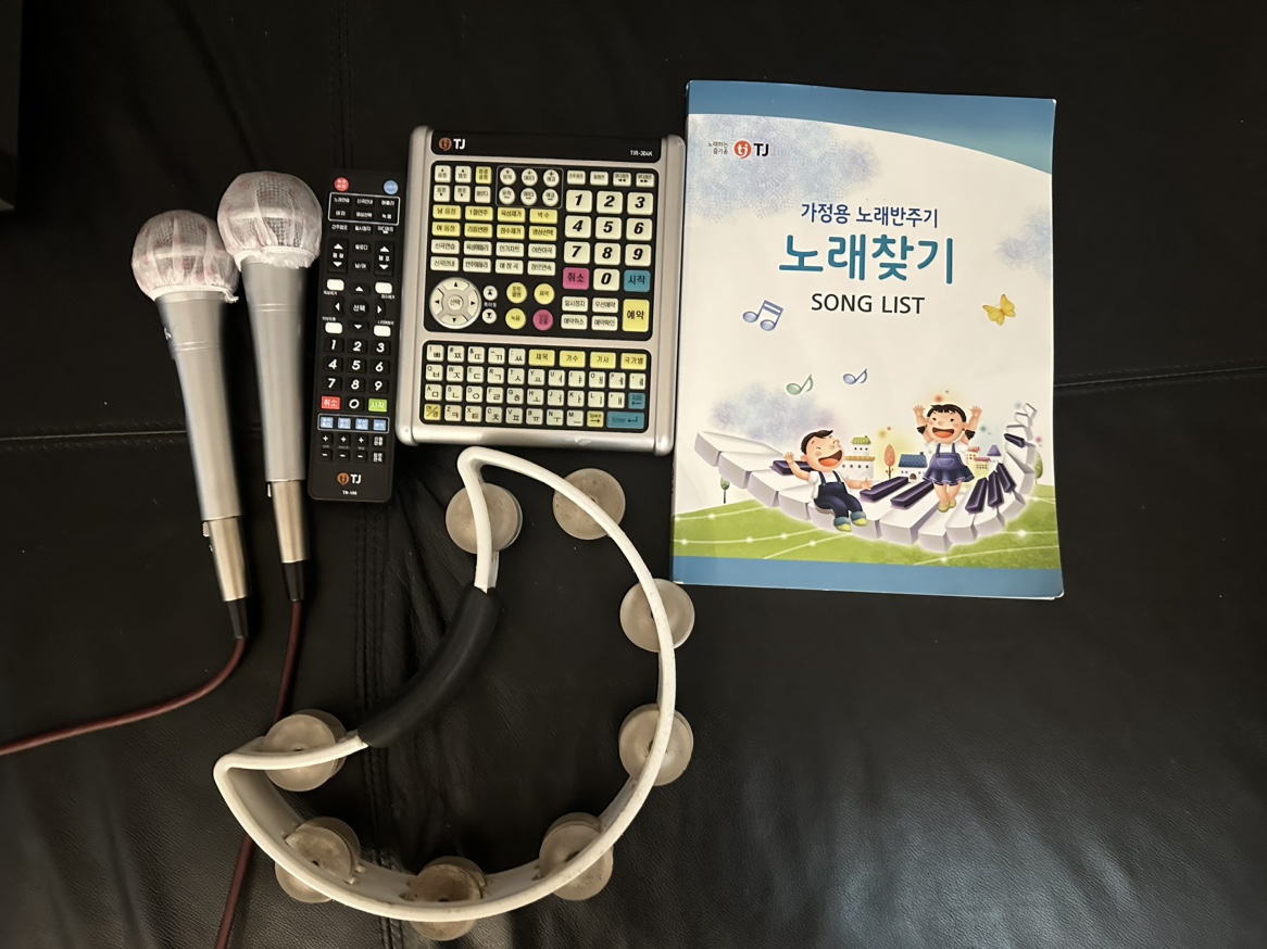 Korean Karaoke system w/ amp and speakers - photo 3
